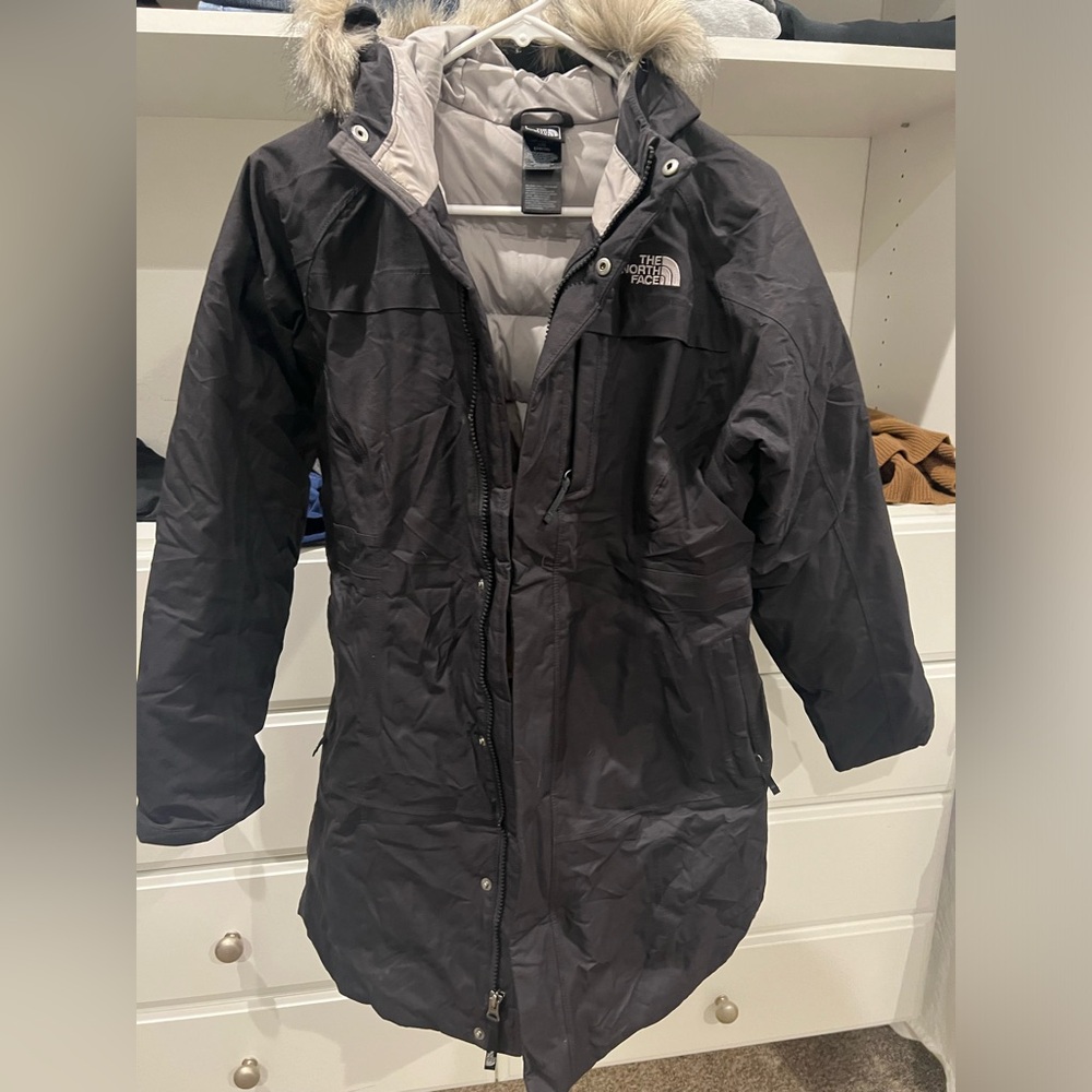 North Face Girls parka with removable faux fur hood, size 14/16